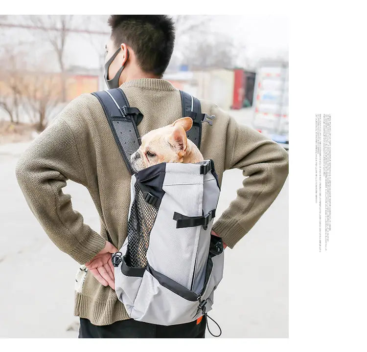 Sac à dos gris et noir de transport pour chien, avec côtés en mesh et sangles réglables, conçu pour les déplacements portables