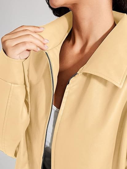 Veste bomber en simili cuir beige, grande taille pour femmes, avec col classique et fermeture à glissière.