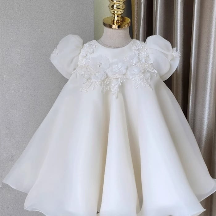 Robe de mariée princesse en dentelle florale blanche pour filles, confectionnée en satin blanc, avec manches bouffantes et broderies florales délicates sur le corsage