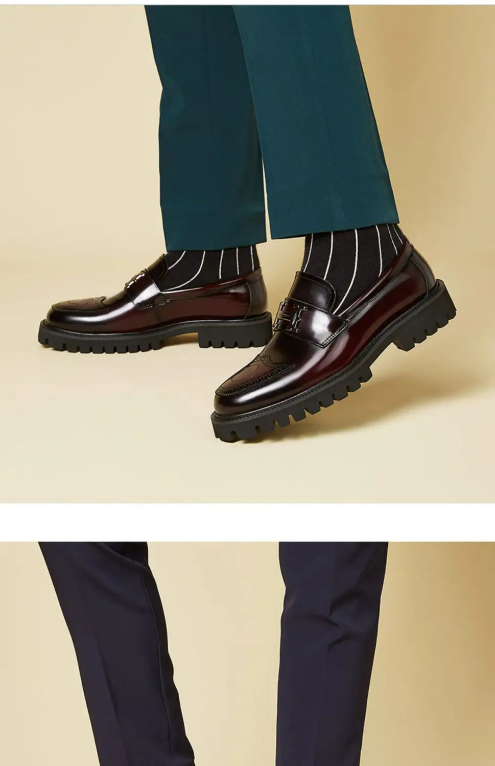 Mocassins en cuir bordeaux avec une boucle et une semelle en caoutchouc noir massif présentant des détails brogue décoratifs en cuir verni.