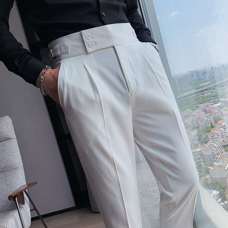 Men slim solid color straight white pleated trousers with matching wide belt featuring two buttons and hexagonal buckle.