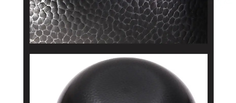 Wok de hierro hecho a mano con una superficie metálica negra estampada a martillo y una esfera negra lisa y redondeada en la parte inferior, que incluye asa de madera y tapa de vidrio.