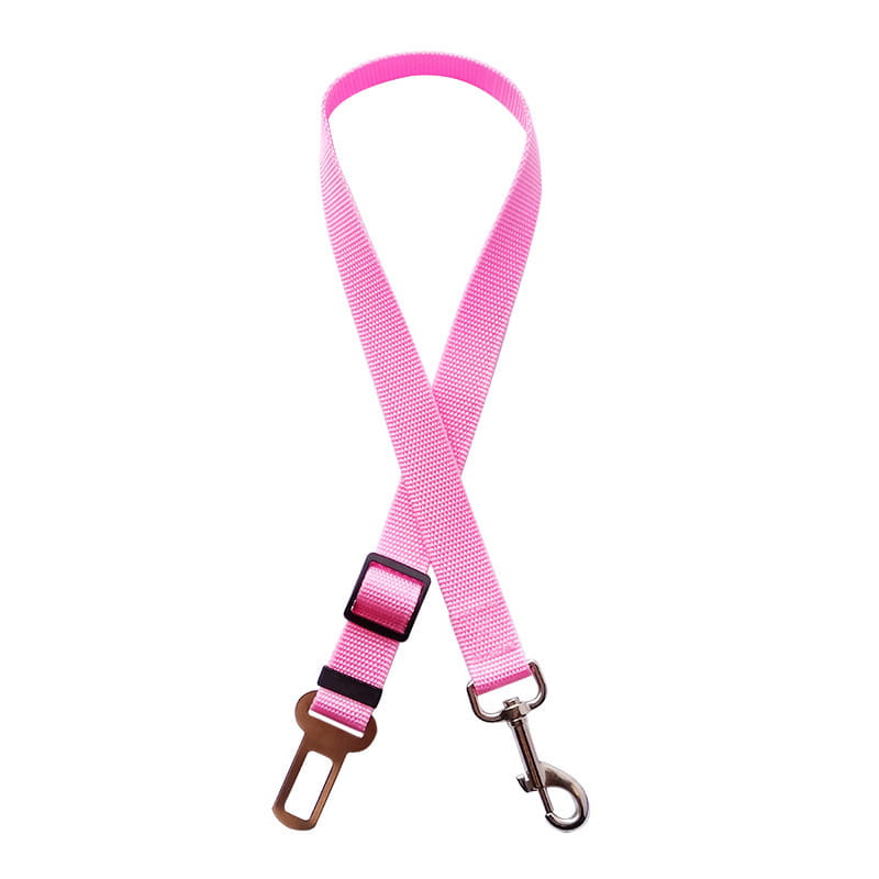 Harnais de retenue de sécurité pour ceinture de sécurité de siège de voiture pour chien, réglable, en tissu tissé rose, avec boucle en plastique noir et clips de sécurité métalliques.