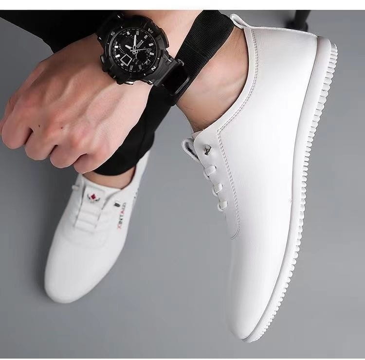 Zapatillas planas casuales de cuero blanco con cordones y un diseño minimalista y elegante, detalles de costura sutiles, ligeras y transpirables.