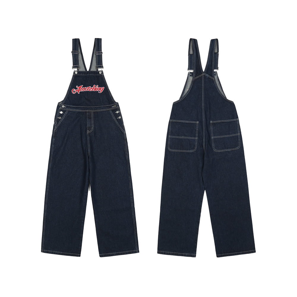 Herren bestickte dunkelblaue Jeanslatzhose mit kontrastierender weißer Ziersteppung und einem rot bestickten außergewöhnlichen Logo auf der Vorderseite.