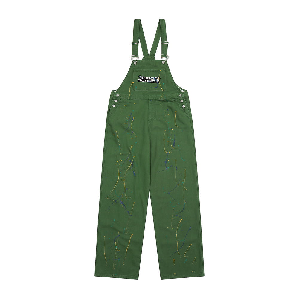 Dunkelgrüne Canvas-Jeans-Latzhose mit Paint-Splatter-Logo, mit schwarzem besticktem Brustlogo und detaillierten Farbspritzer-Akzenten.