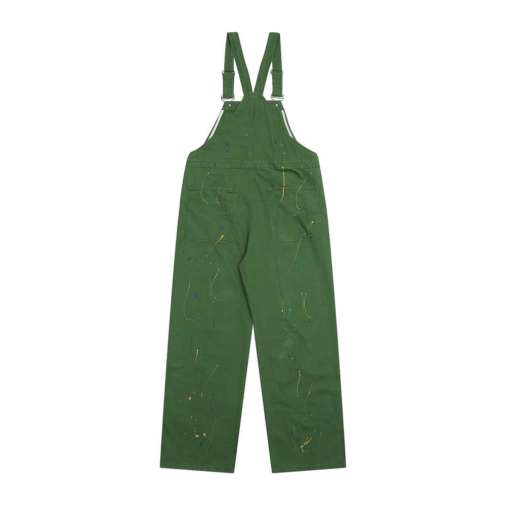 Grüne Canvas-Jeans-Latzhose mit Paint-Splatter-Logo, mit detaillierten Farbspritzer-Akzenten.