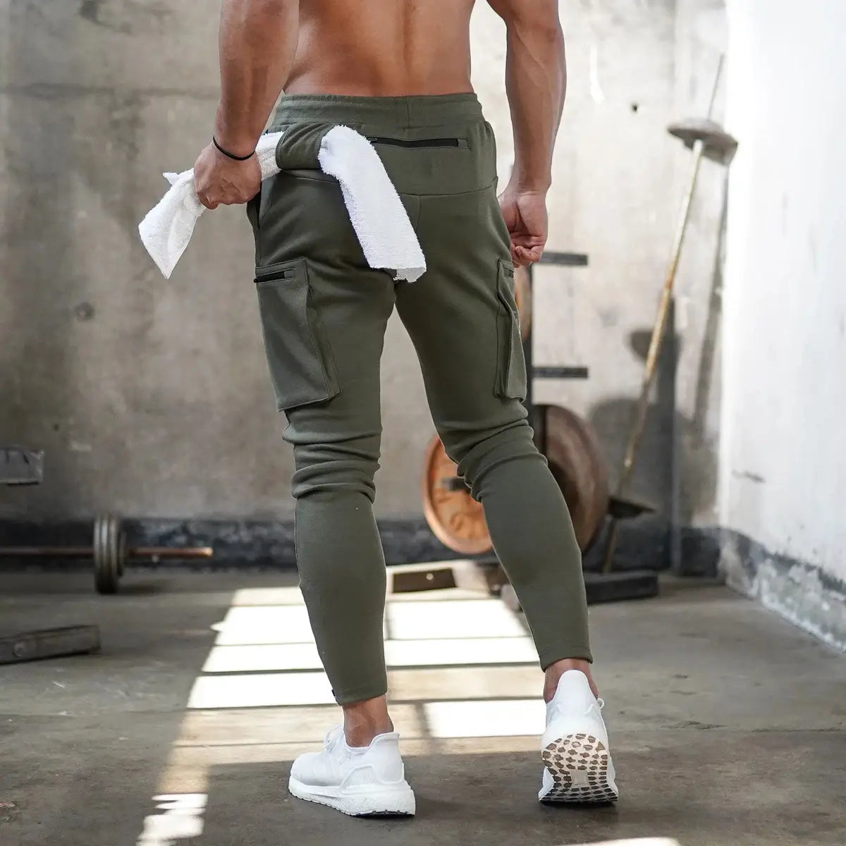 Men camouflage cargo joggers sports pants in olive green featuring multiple pockets and a slim fit design.