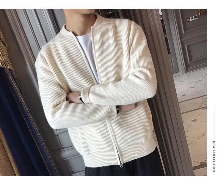 Herren-Slim-Fit-Strickcardigan mit Reißverschluss in cremefarbener gerippter Strickware mit Frontreißverschluss und Bündchen.