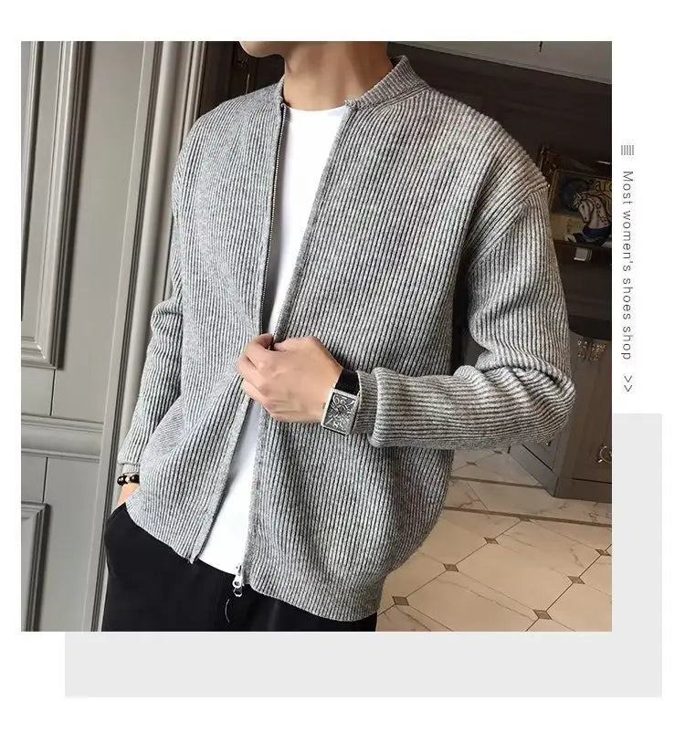 Graue gerippte Bomberjacke mit durchgehendem Reißverschluss und Stehkragen in einem Herren-Slim-Fit-Strickcardigan mit Reißverschluss.