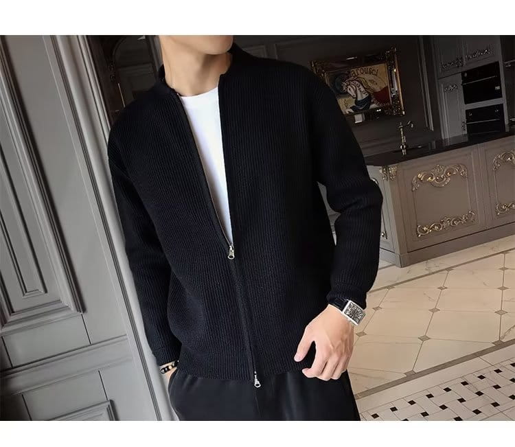 Herren-Slim-Fit-Strickcardigan mit Reißverschluss in Schwarz aus gerippter Strickware mit elegantem modernem Design.