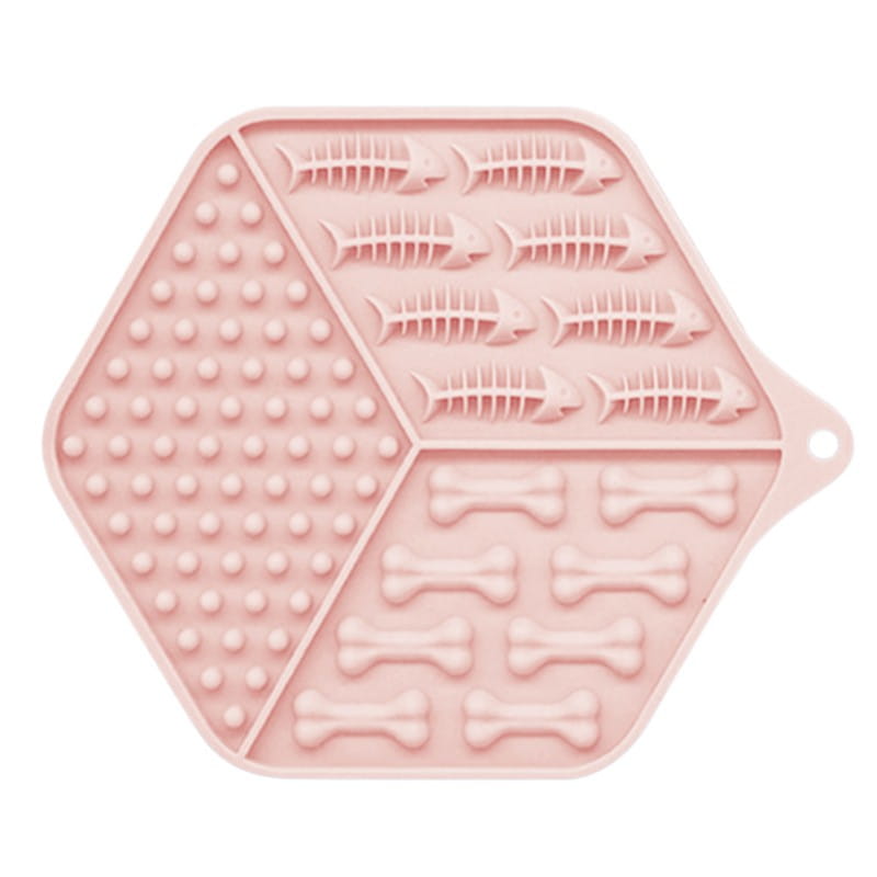 Rosa sechseckige Silikon-Geduld-„Dog Lick“-Matte als Futterunterlage mit strukturierten Fischskelett- und Knochensilhouetten für langsames Füttern und gezielte Bereicherung durch Lecken.