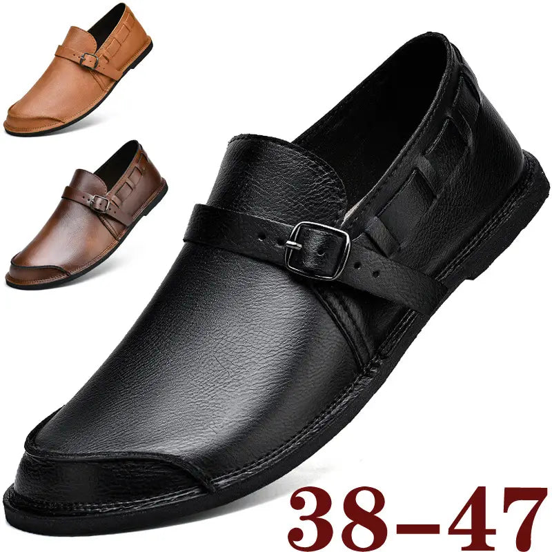 Mocassins à enfiler en cuir noir avec une seule sangle et une boucle sur l’empeigne pour un usage décontracté.