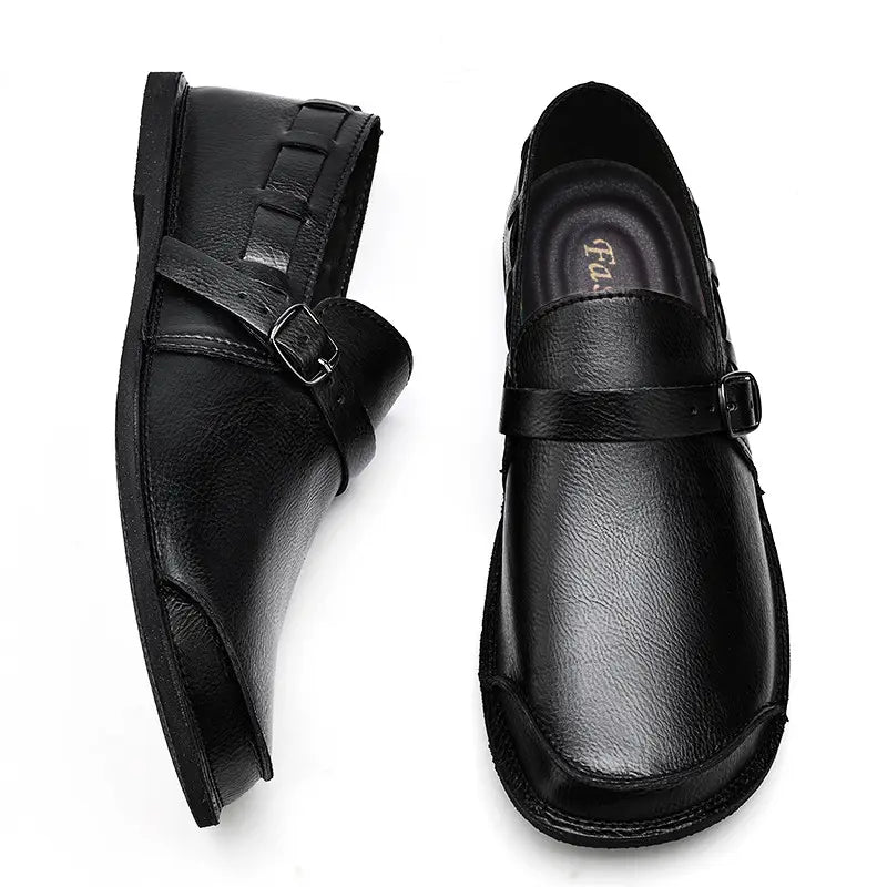 Mocassins décontractés à enfiler en cuir pour hommes avec boucle, en noir, avec une seule sangle et une boucle sur l’empeigne.