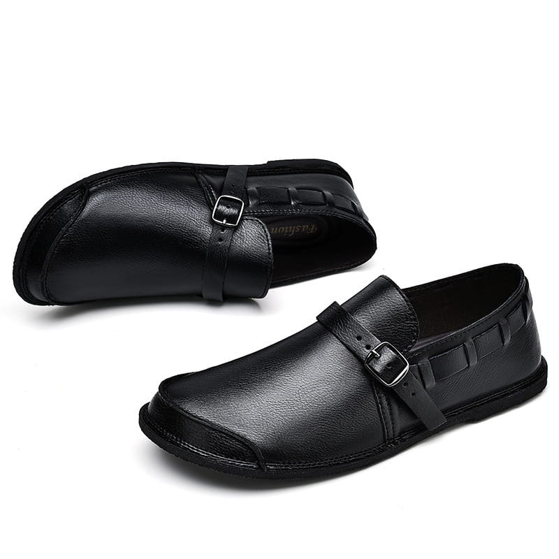 Chaussures mocassins décontractées à enfiler en cuir noir pour hommes, avec sangle à boucle sur l’empeigne.