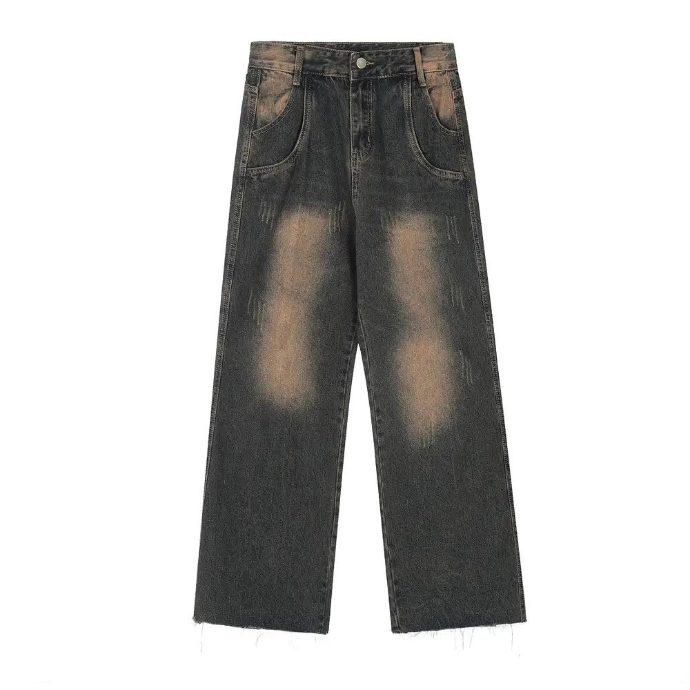 Vaqueros negros de mezclilla con pernera recta y estilo desgastado para hombre, confeccionados en denim de lavado oscuro, con parches deslavados y desgastados en los muslos y las rodillas.