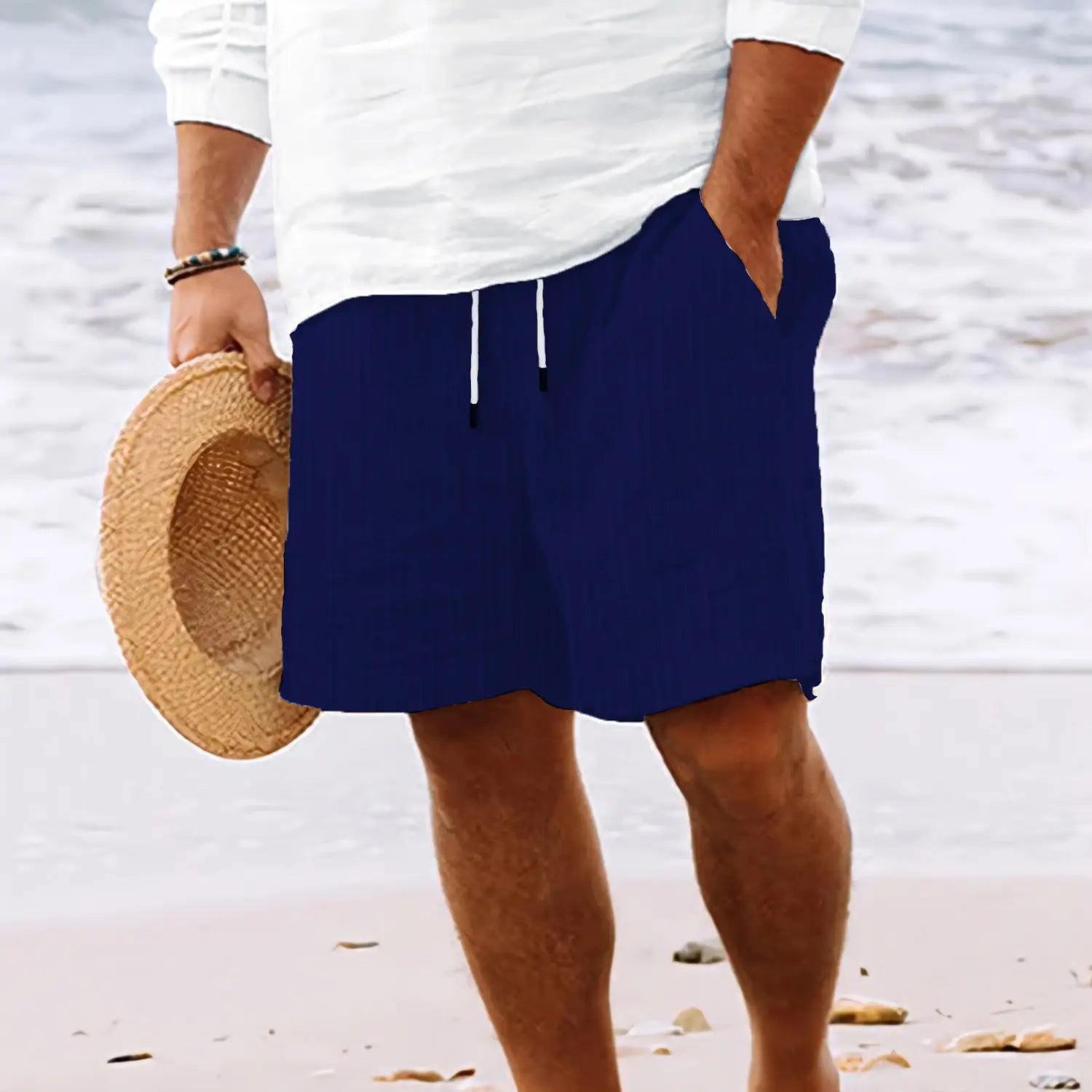 Short d’été à cordon de serrage en lin bambou côtelé pour hommes bleu marine, avec une taille à cordon blanc.