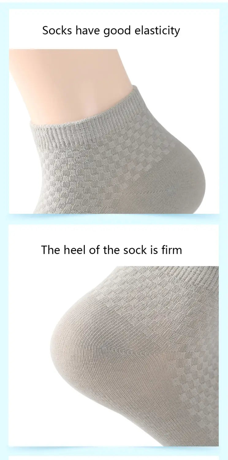 Men bamboo fiber ankle socks in light gray featuring a subtle checkered knit pattern and a reinforced firm heel.