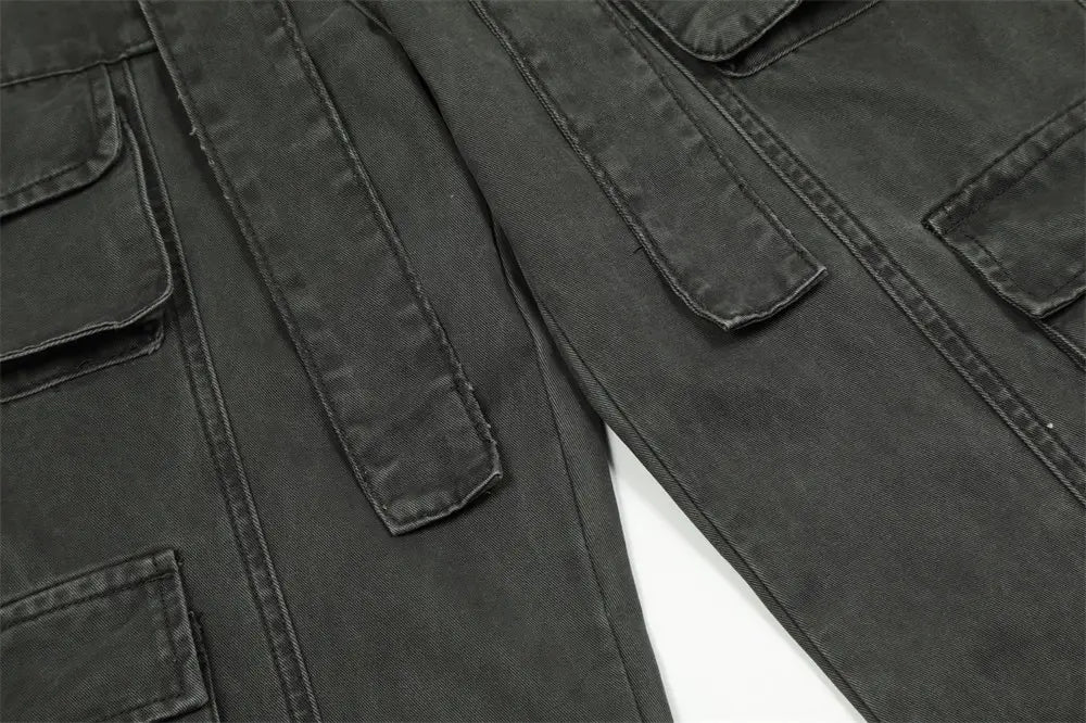 Salopettes cargo en denim noir à coupe slim, multi-poches, avec plusieurs poches à rabat et des coutures renforcées, en coton pour homme.