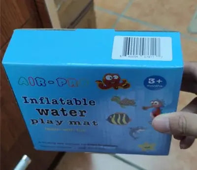 Boîte bleue d’air-pro gonflable, tapis de jeu en eau, avec des créatures marines dessinées et une recommandation d’âge « 3+ » pour le tapis d’activités en eau gonflable pour bébé, thème océan.