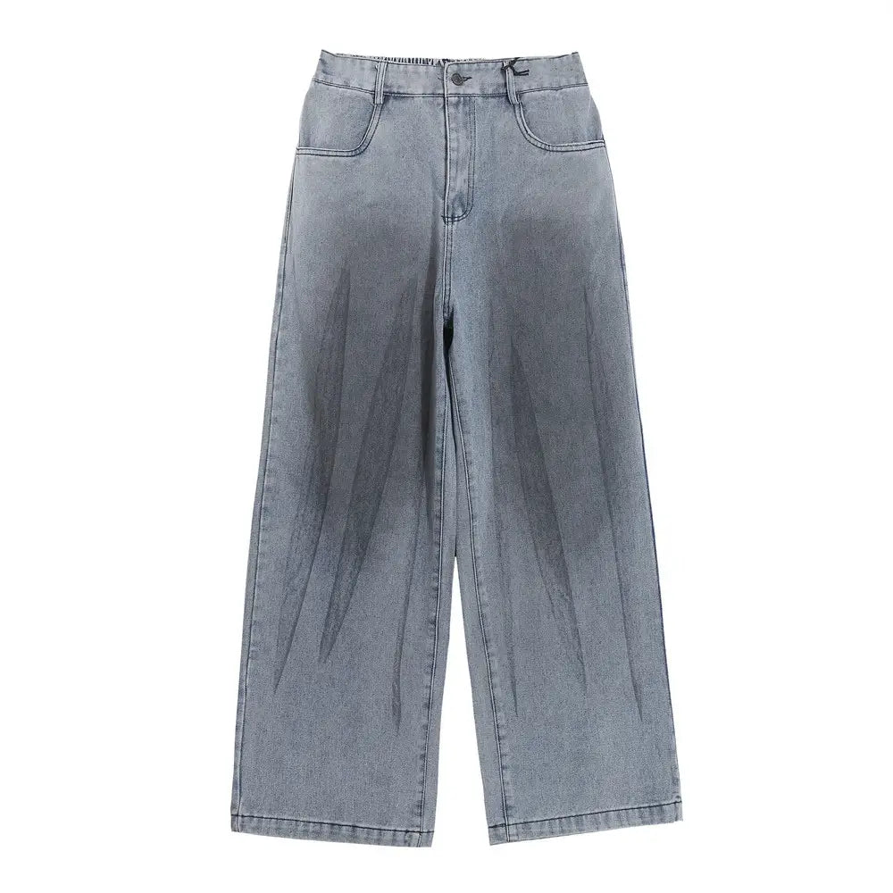 Herren Denim-Jeans im leichten Wasch mit hohem Bund, weiter Beinweite und lockerer Passform sowie klassischen Fronttaschen aus Baumwollmaterial.