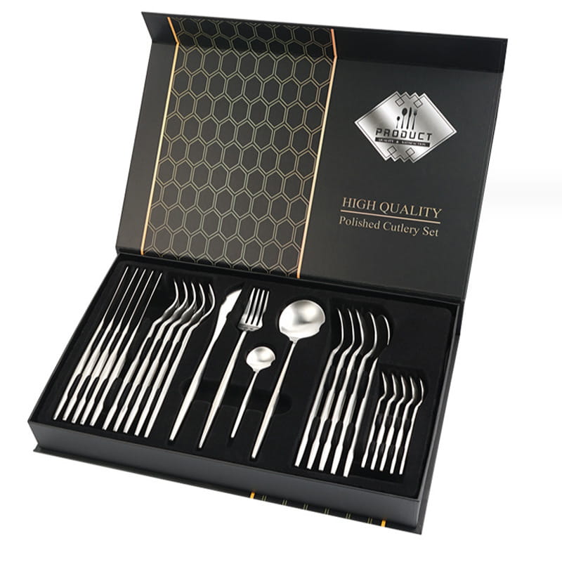 Ensemble de couverts en acier inoxydable poli, coffret cadeau de luxe de 24 pièces, présenté dans un coffret noir épuré avec un motif hexagonal bordé d’or.