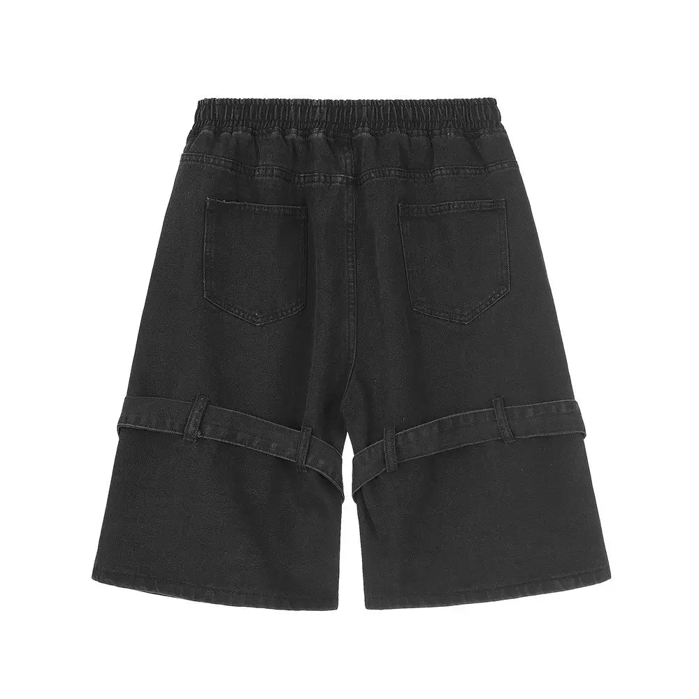 Shorts en jean noirs pour hommes, avec taille élastique à cordon et deux bretelles horizontales sur les jambes basses.