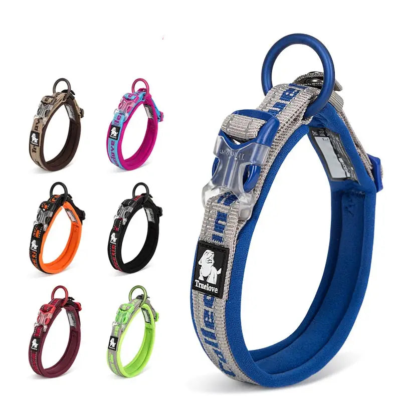 Großes Hundetraining-Collar-Plaid-Nylongeschirr in Blau mit gepolstertem Innenbereich, reflektierender silbergrauer Webkantenbesatz und dauerhaftem Kunststoffschnallenverschluss.