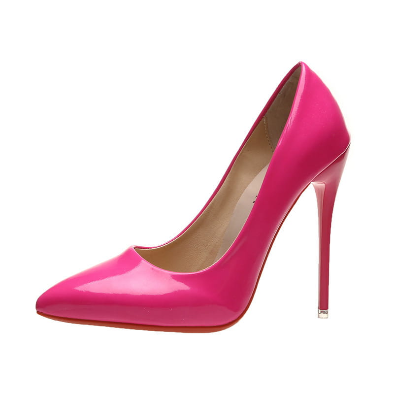Leuchtend pinkfarbene Lackleder-Pumps mit spitzer Spitze, mit schlankem Design und schlankem Absatz.