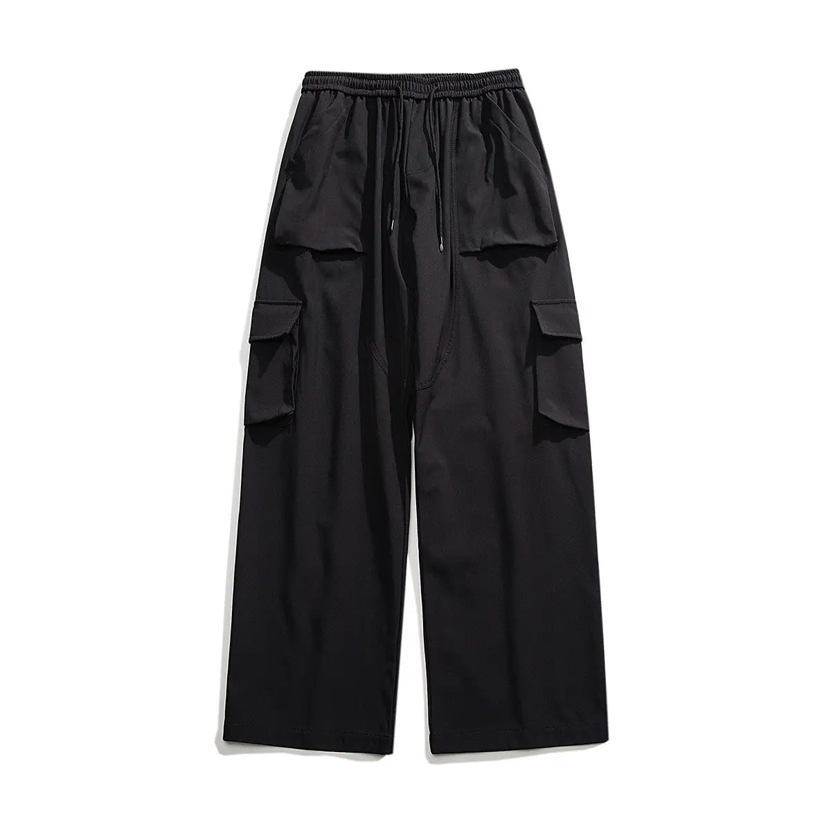 Herren-Langgrößen-Retro- gerade Cargo-Trackhosen in schwarzem Stoff mit elastischem Bund und mehreren funktionalen Taschen.