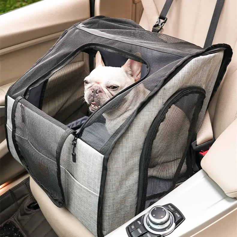 Porte-siège pliable pour chien gris et noir en maille avec poche avant à fermeture éclair et tapis pour animal de compagnie imperméable, conçu pour des déplacements sûrs dans les véhicules.