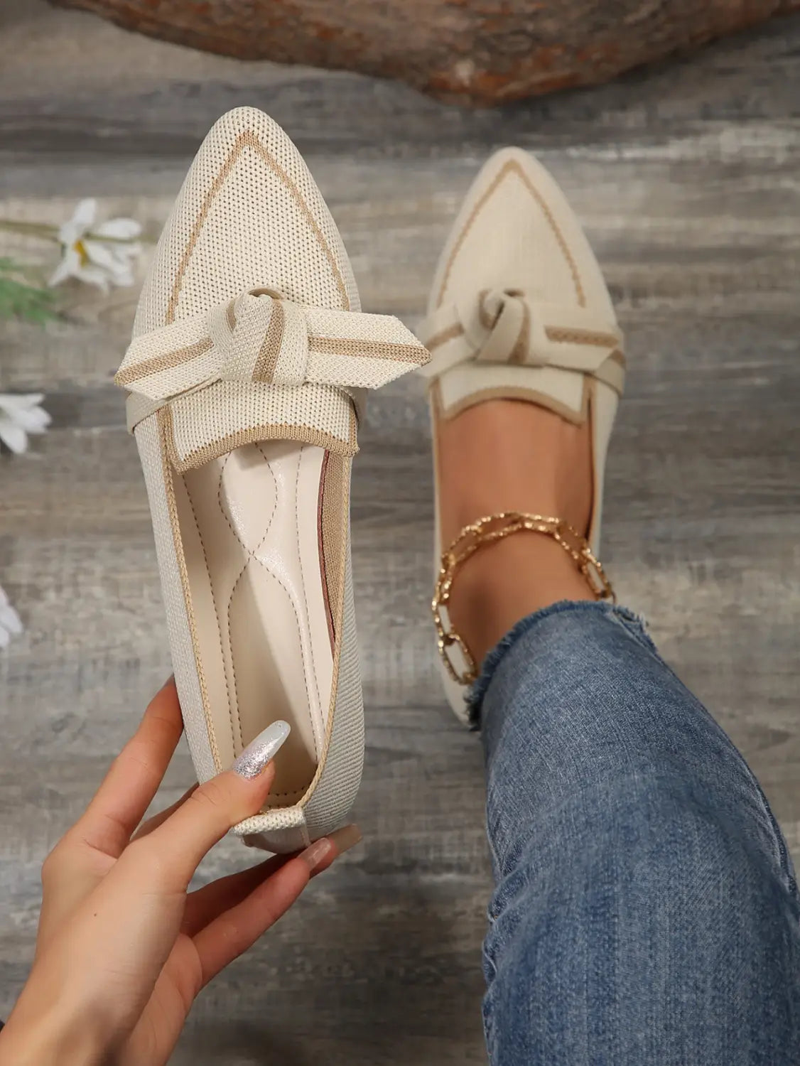 Beige geflochtene spitze flache Pumps mit passendem Schleifendetail am Vorderkappen, geeignet für den Freizeiteinsatz in großen Größen.