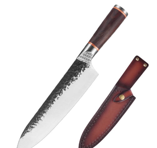 Couteau de chef élégant en acier inoxydable martelé, doté d’un manche en bois brun foncé et d’accents en cuivre, accompagné de son étui en cuir assorti, issu de l’ensemble de couteaux de chef en acier inoxydable martelé 5 pièces.