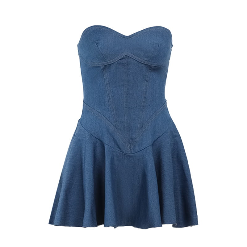 Vestido mini de denim sin tirantes entallado con escote corazón y falda con vuelo en un vestido mini tipo corsé de escote corazón en denim.