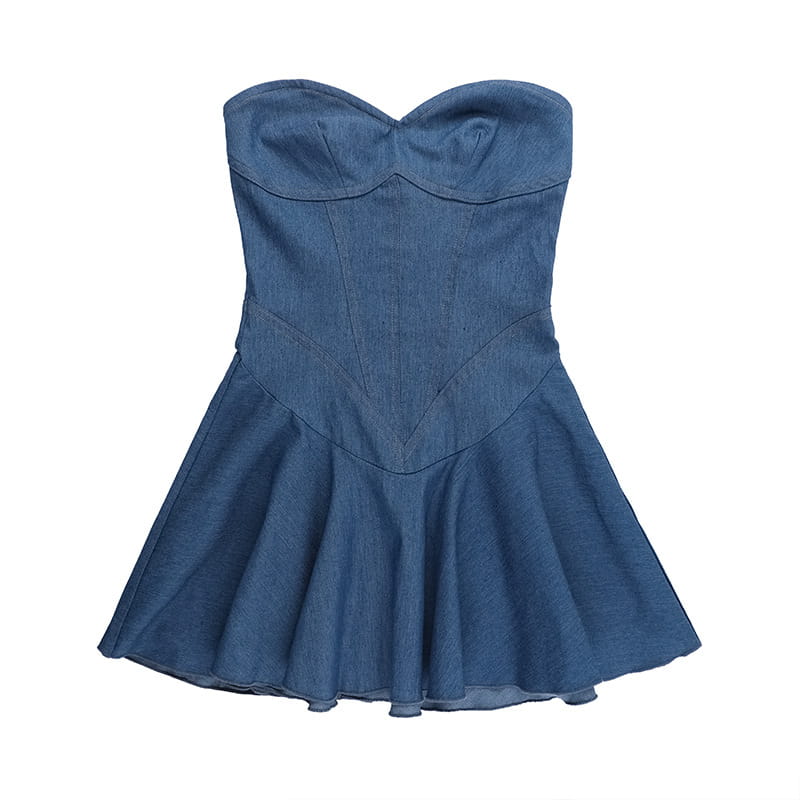 Vestido mini de denim sin tirantes con escote corazón, corpiño entallado y falda con vuelo.