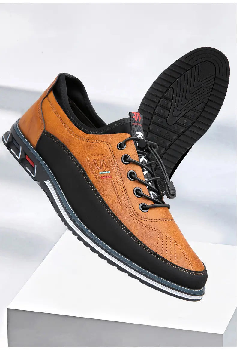 Chaussure de sport imperméable pour homme en cuir véritable beige et noir, avec design à lacets et semelle texturée.