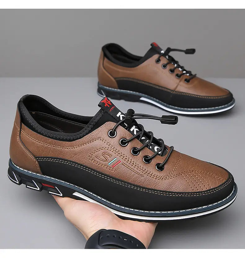 Chaussures de sport imperméables pour homme en cuir véritable marron, avec des accents noirs et une semelle en caoutchouc blanche.