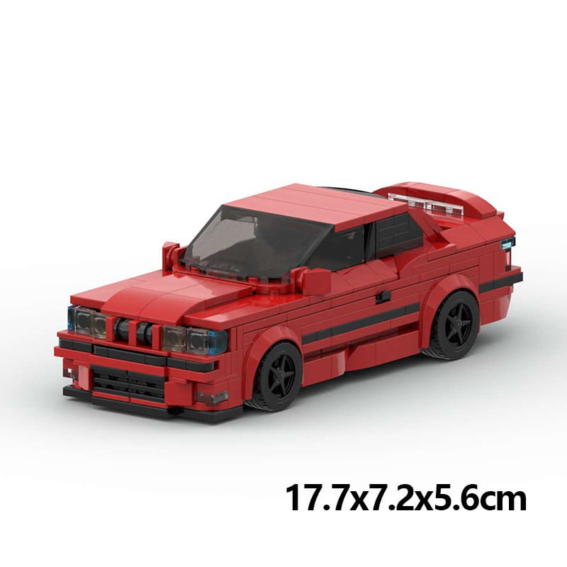Modèle de voiture de sport BMW E36 M3 construit en Lego rouge, avec roues noires et détails, réalisé à partir de 509 briques pour la construction du jouet.