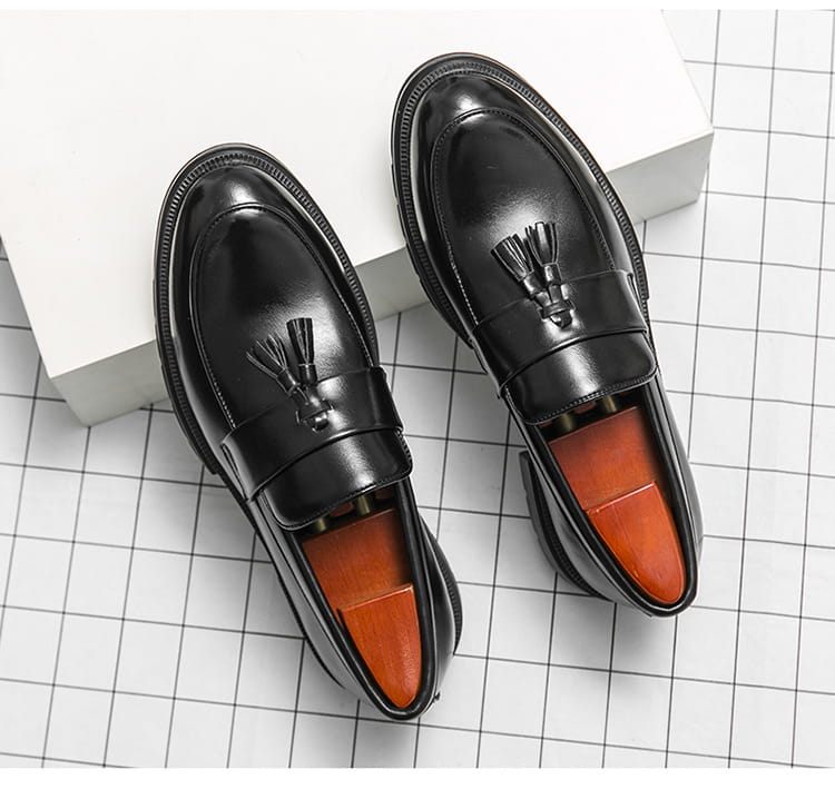 men’s breathable black patent leather tassel loafers with chunky sole for stylish formal and casual wear