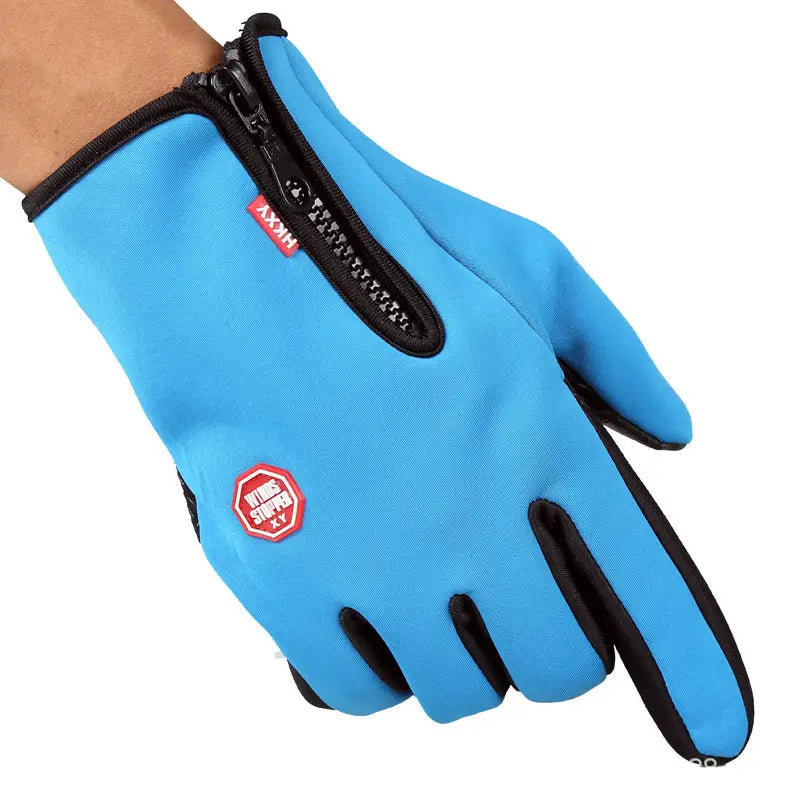 Gant de ski et de cyclisme imperméable à fermeture éclair pour écran tactile bleu vif avec fermeture éclair et bordures noires, et un écusson rouge, visible depuis le côté arrière.
