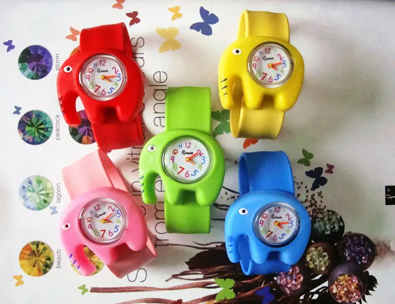 Ensemble de montres-bracelets en silicone à l’effigie d’animaux en 3D, style dessin animé, pour enfants, avec des formes d’éléphant colorées rouges, jaunes, vertes, roses et bleues, conçues pour les enfants.