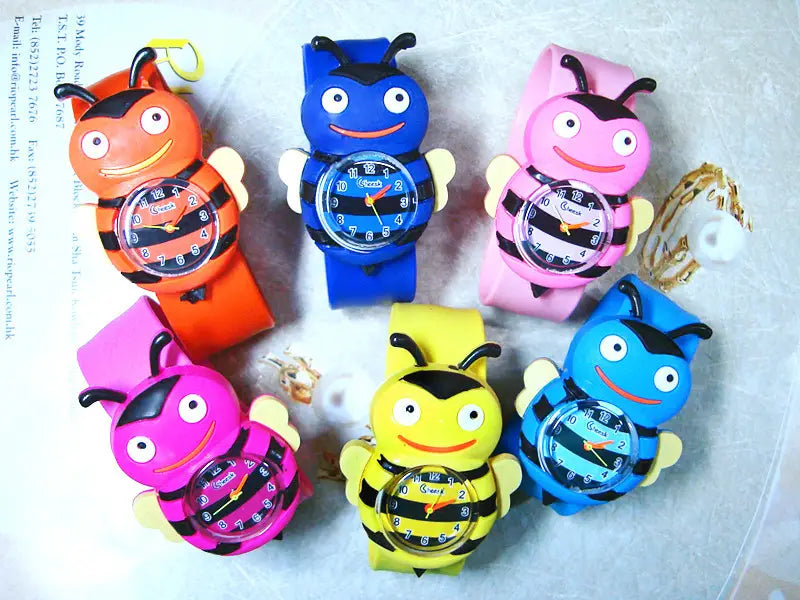 Montres-bracelets en silicone à l’effigie d’un animal en 3D, style dessin animé, pour enfants, en forme d’abeille colorée, avec des corps en plastique et des bracelets en silicone.