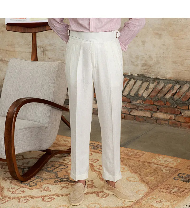 Chinos blancs en lin et coton à taille haute, coupe droite plissée, avec passants de ceinture et texture discrète