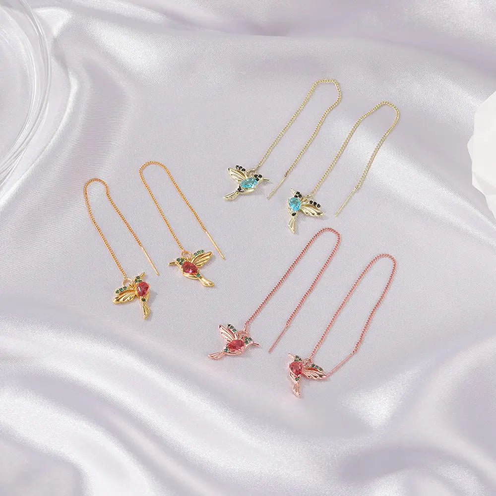 Goldfarbene Kolibri-Ohrhaken mit farbigen Edelsteinakzenten an eleganten Kolibri-Kristall-Ohrringen mit Quasten-Anhänger für Damen