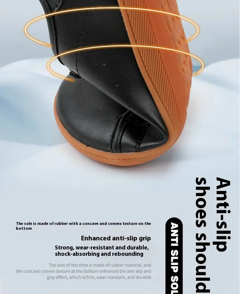 Zapatos de cuero negro de puntera ancha con suela de goma naranja con patrón texturizado cóncavo y convexo para mejorar el agarre, diseñados como zapatillas minimalistas antideslizantes.