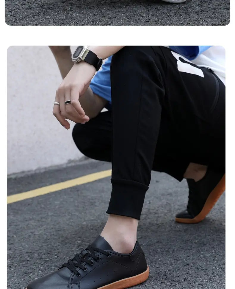 Zapatillas minimalistas antideslizantes de cuero negro de caña baja y puntera ancha con suela de goma color tan