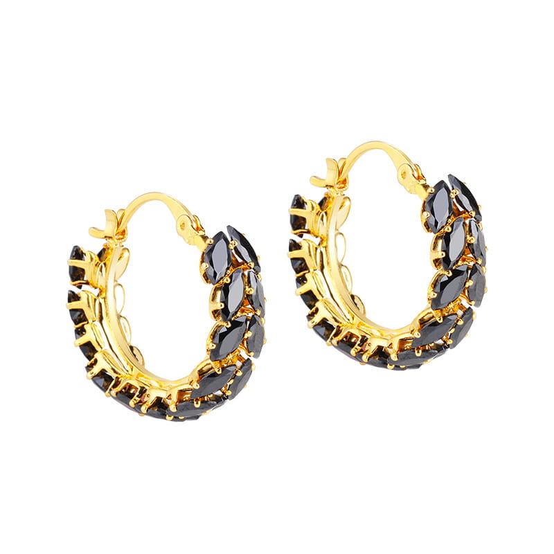 Pendientes de aro con baño de oro de 18k, adornados con una fila de piedras de zirconia negra talla marquise.
