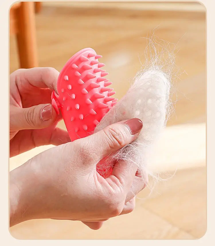 Rosa Silikon-Katzenmassagekamm mit flexiblen Borsten und einem abgerundeten Griff für die Selbstpflege.