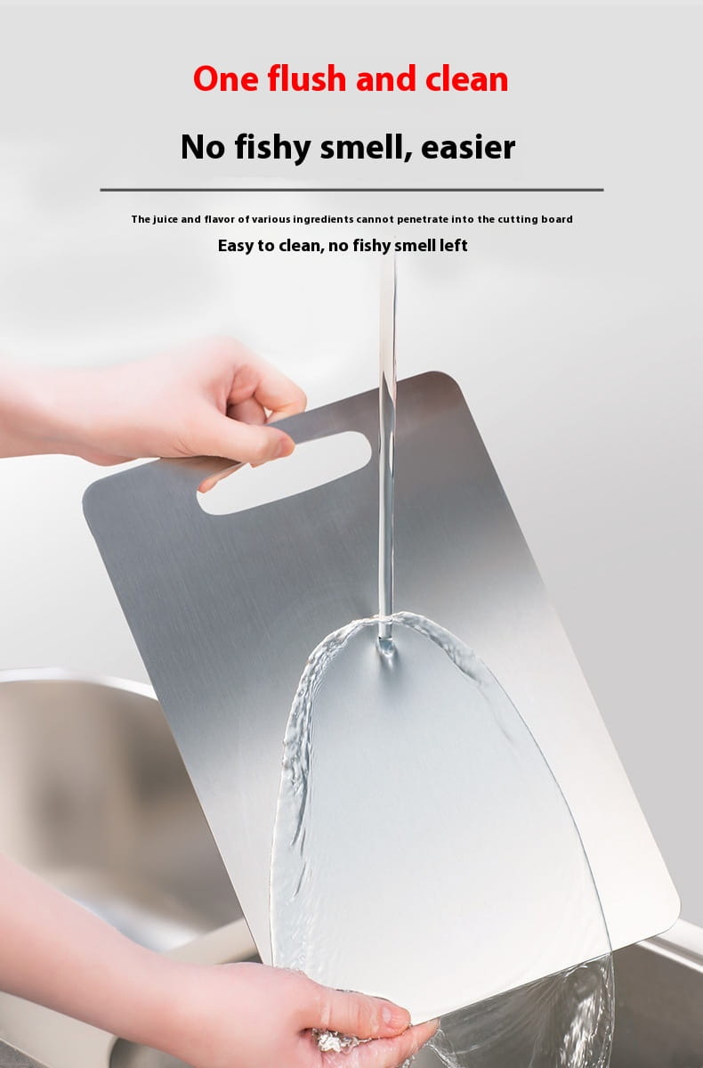 Planche à découper en acier inoxydable argenté avec poignée, offrant une surface lisse et non poreuse anti-moisissure, pour un usage durable en cuisine.