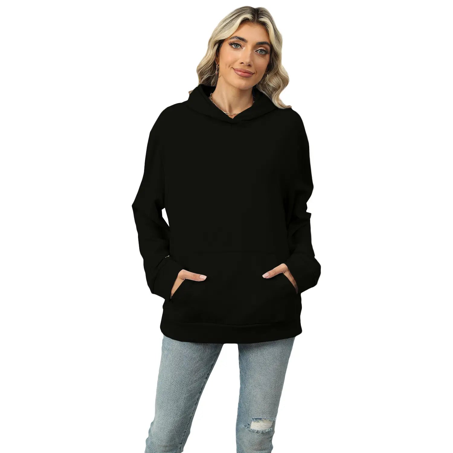 black hooded sweatshirt with long sleeves and front pockets made of heather fleece designed as a women’s oversized pocket hoodie